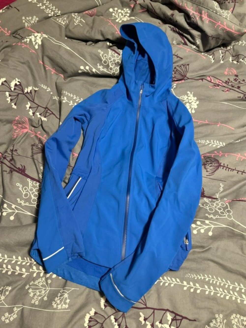 Lululemon size 2 cross chill jacket